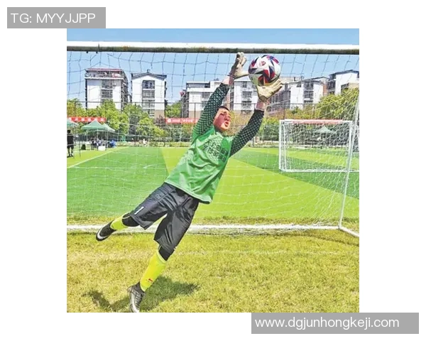 足球明星新年头像展示喜庆氛围与祝福传递共庆佳节的欢乐时刻